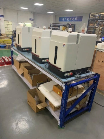Enclosed 100W JPT Mopa M7 Color SFX Fiber Laser Engraver Fiber Laser Engraving Laser Marker Machine With Rotary